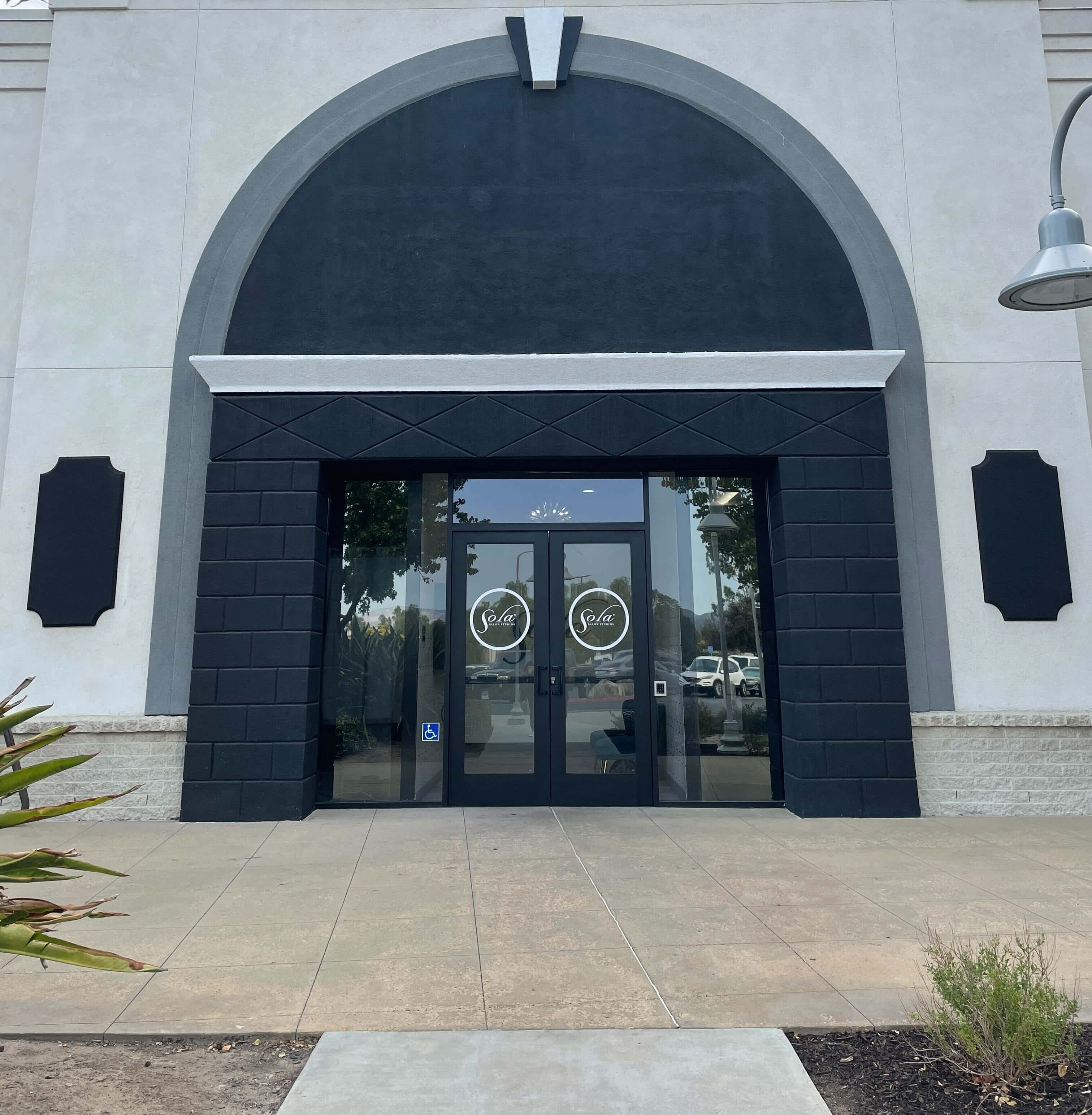 Entrance to the Temecula clinic
